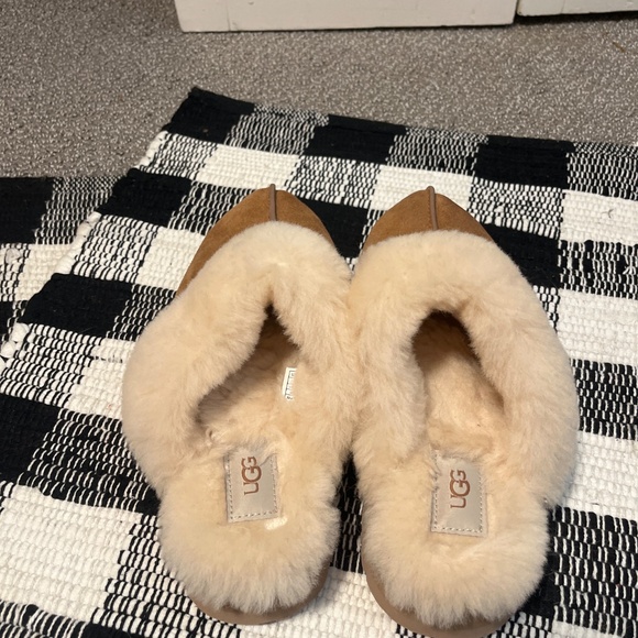 Ugg Slippers - Picture 4 of 6